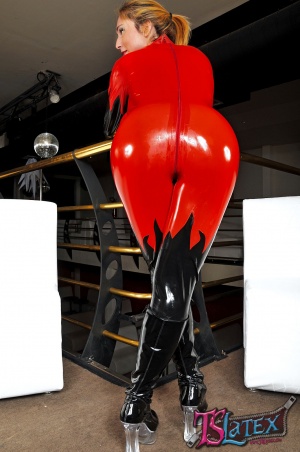 Big Booty Shemale in Shiny Red Latex
